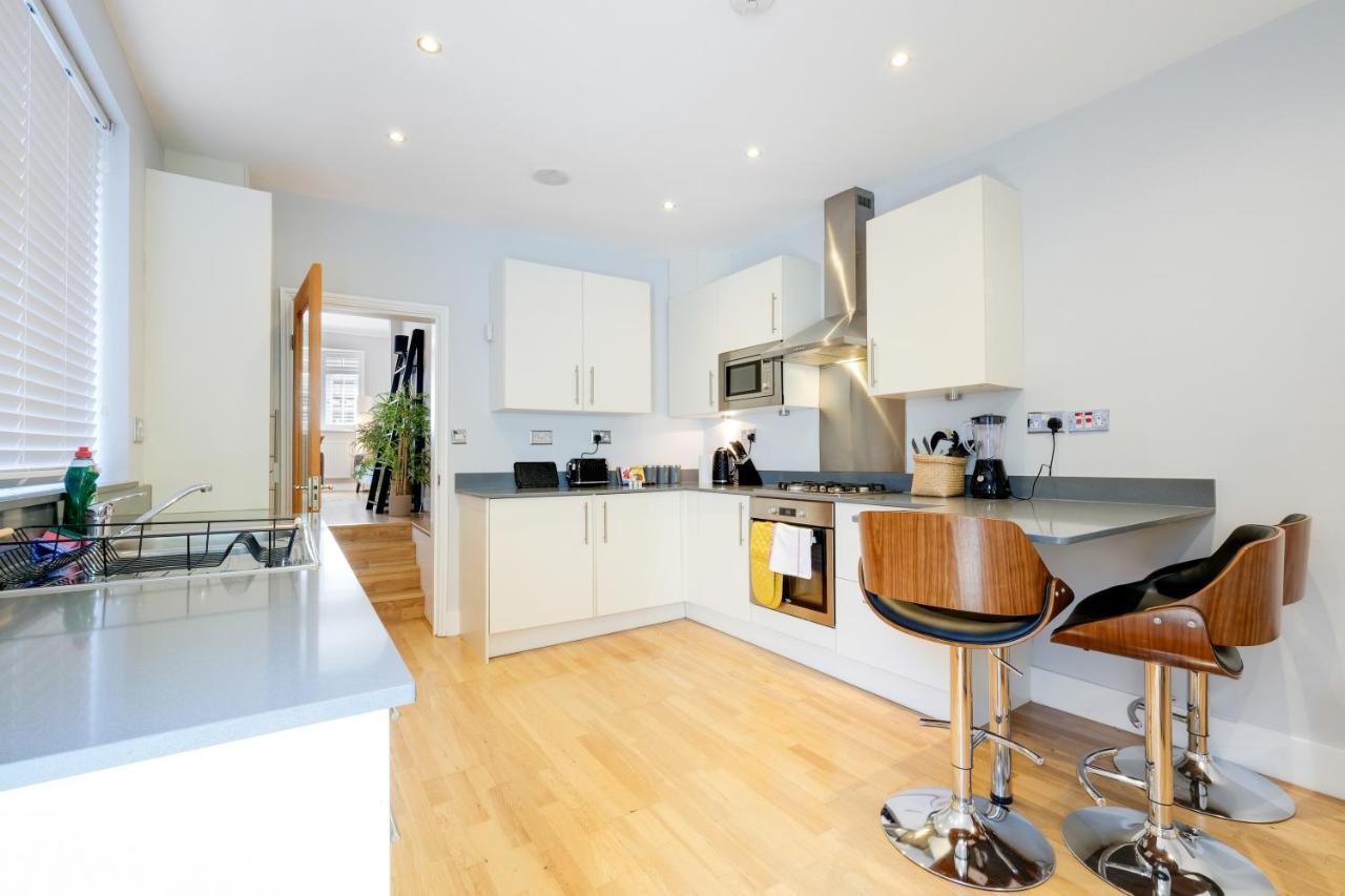 Luxury 3 Bedroom 2 Bathroom House, Fulham By 360Stays 런던 외부 사진