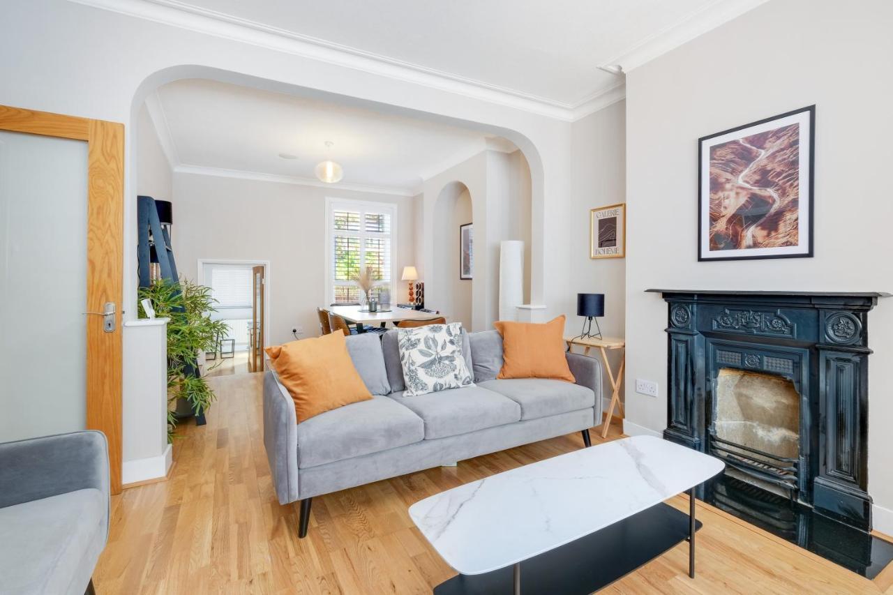 Luxury 3 Bedroom 2 Bathroom House, Fulham By 360Stays 런던 외부 사진