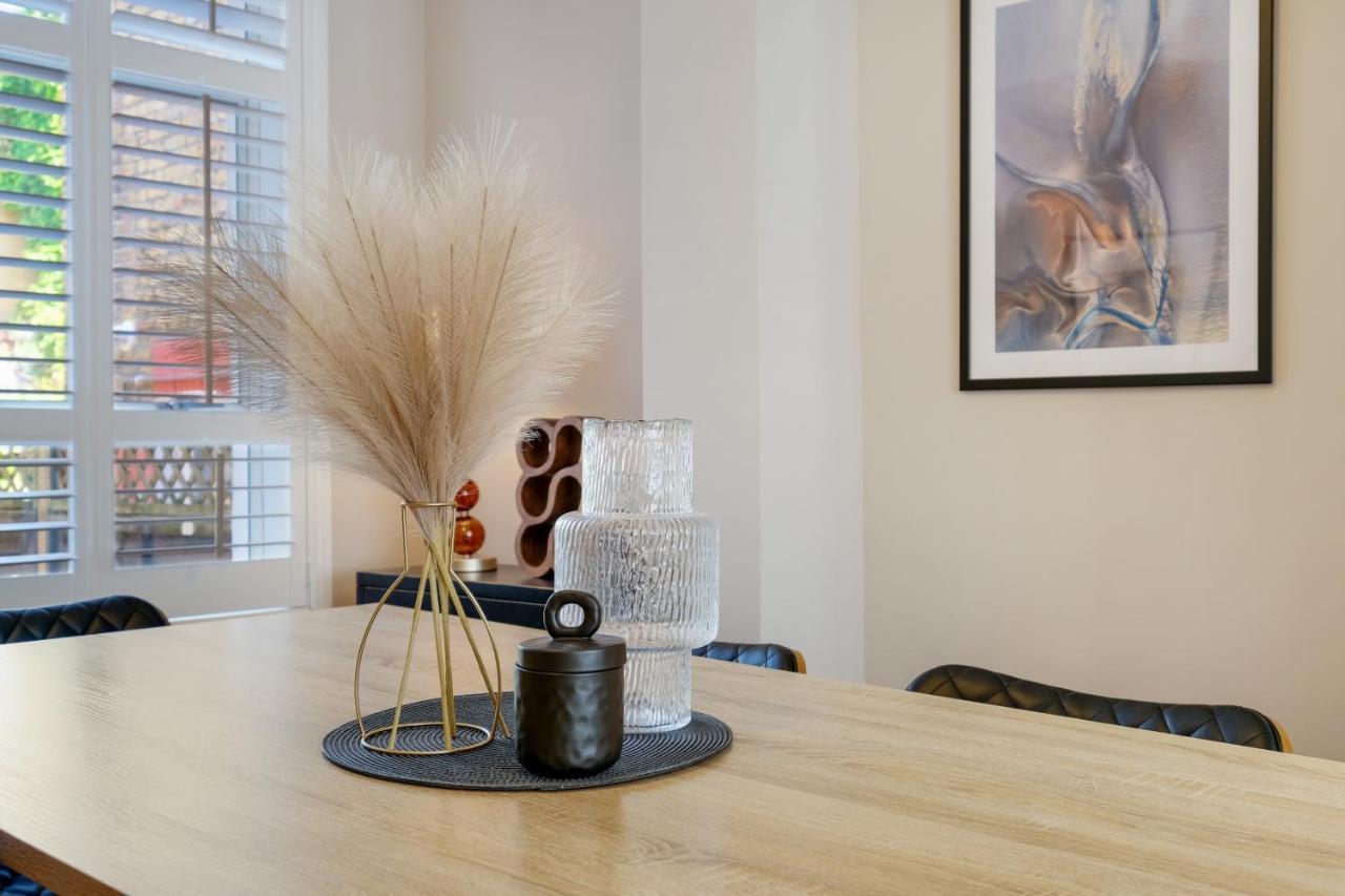Luxury 3 Bedroom 2 Bathroom House, Fulham By 360Stays 런던 외부 사진