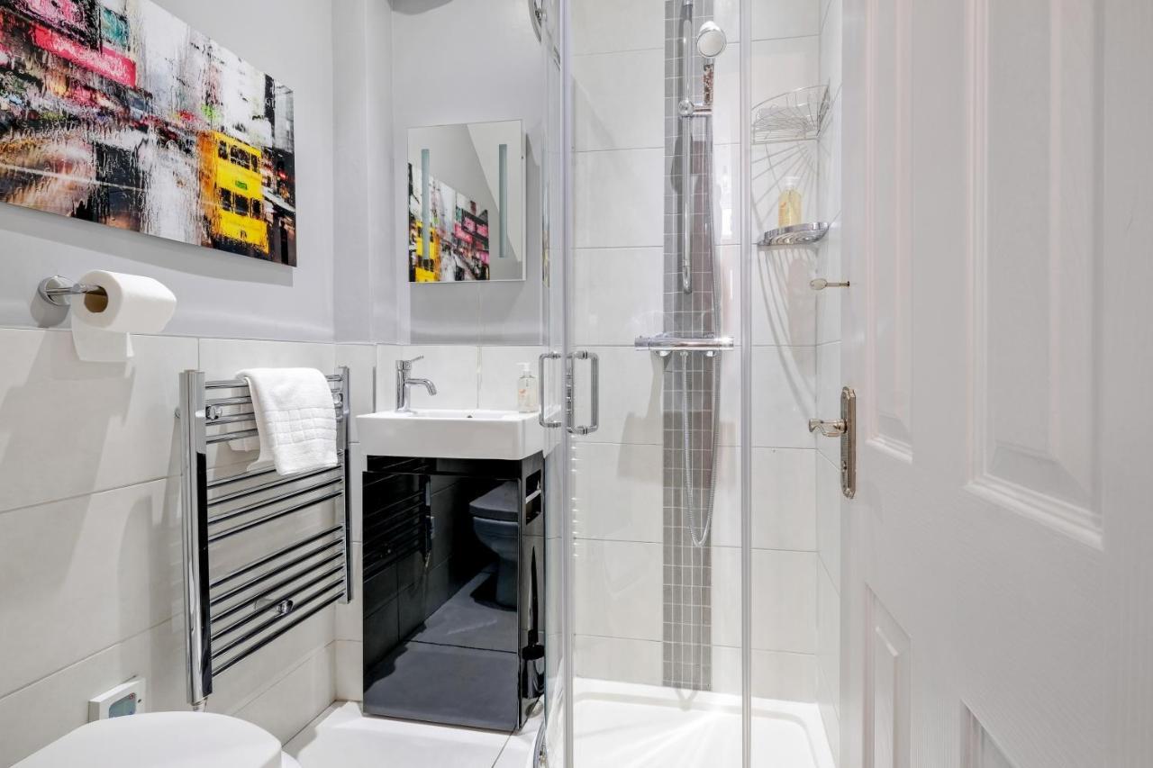 Luxury 3 Bedroom 2 Bathroom House, Fulham By 360Stays 런던 외부 사진
