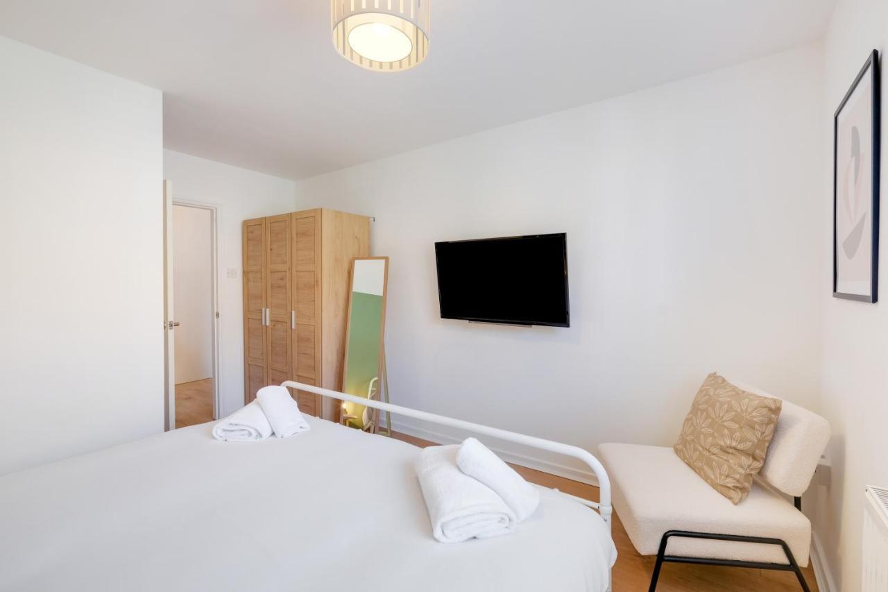 Luxury 3 Bedroom 2 Bathroom House, Fulham By 360Stays 런던 외부 사진