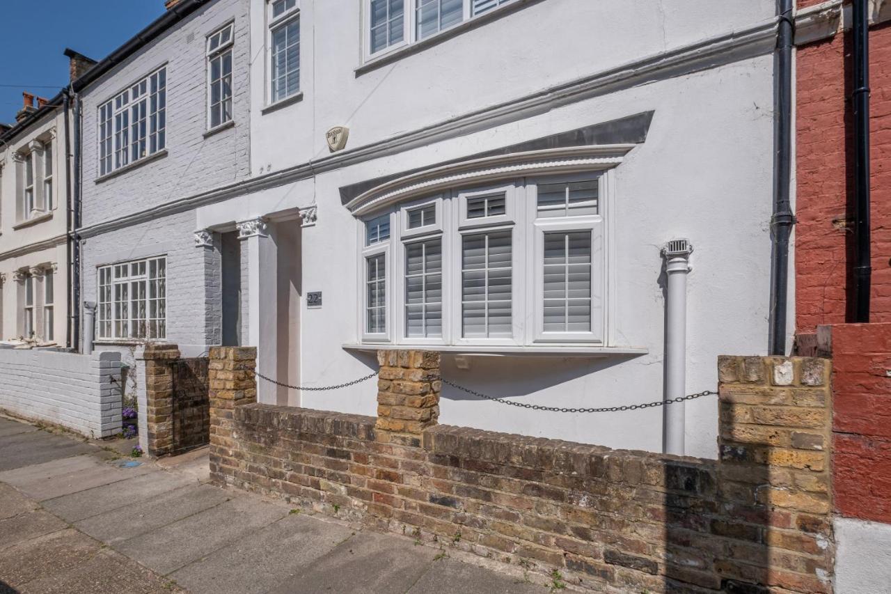 Luxury 3 Bedroom 2 Bathroom House, Fulham By 360Stays 런던 외부 사진