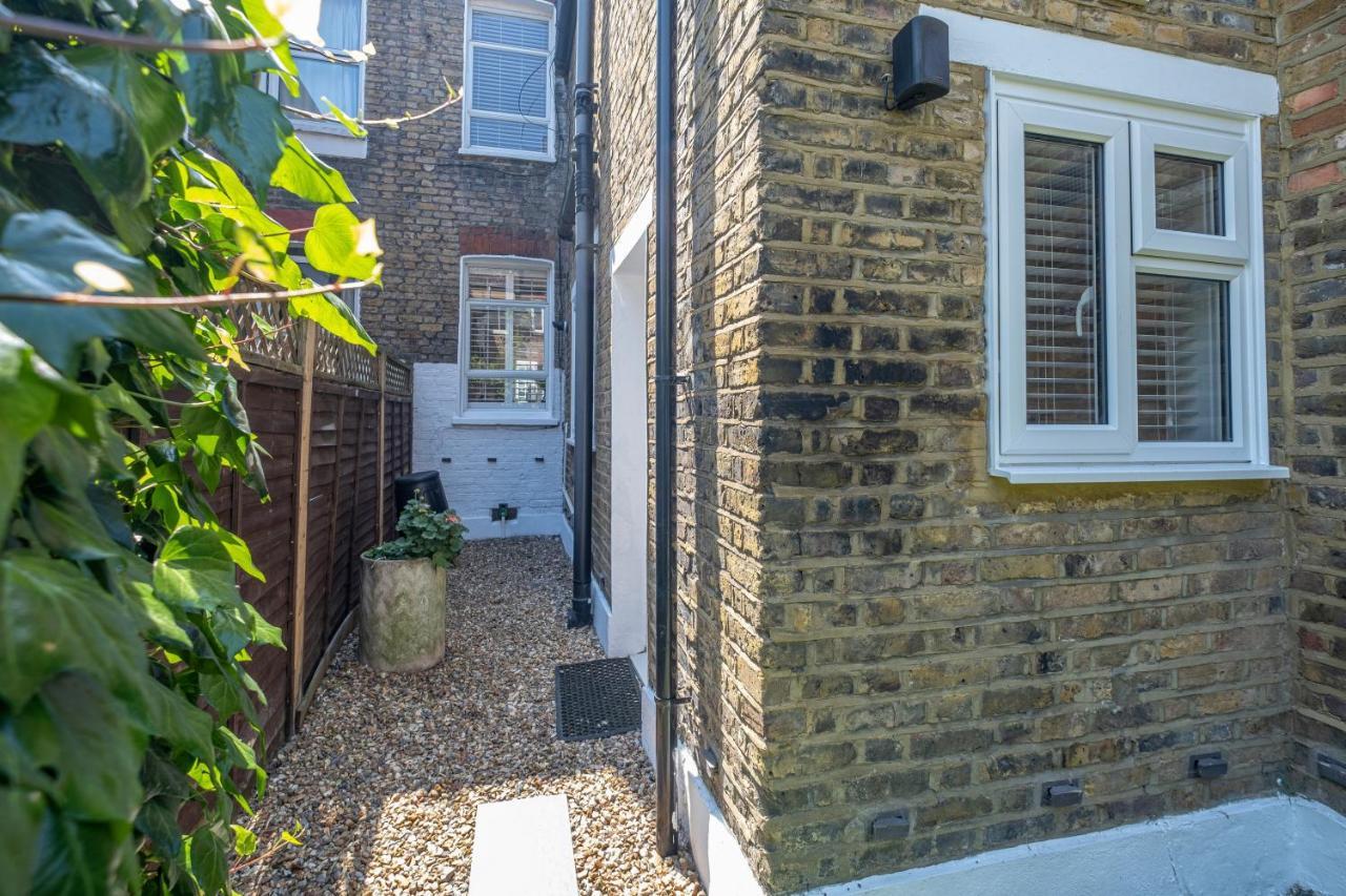 Luxury 3 Bedroom 2 Bathroom House, Fulham By 360Stays 런던 외부 사진